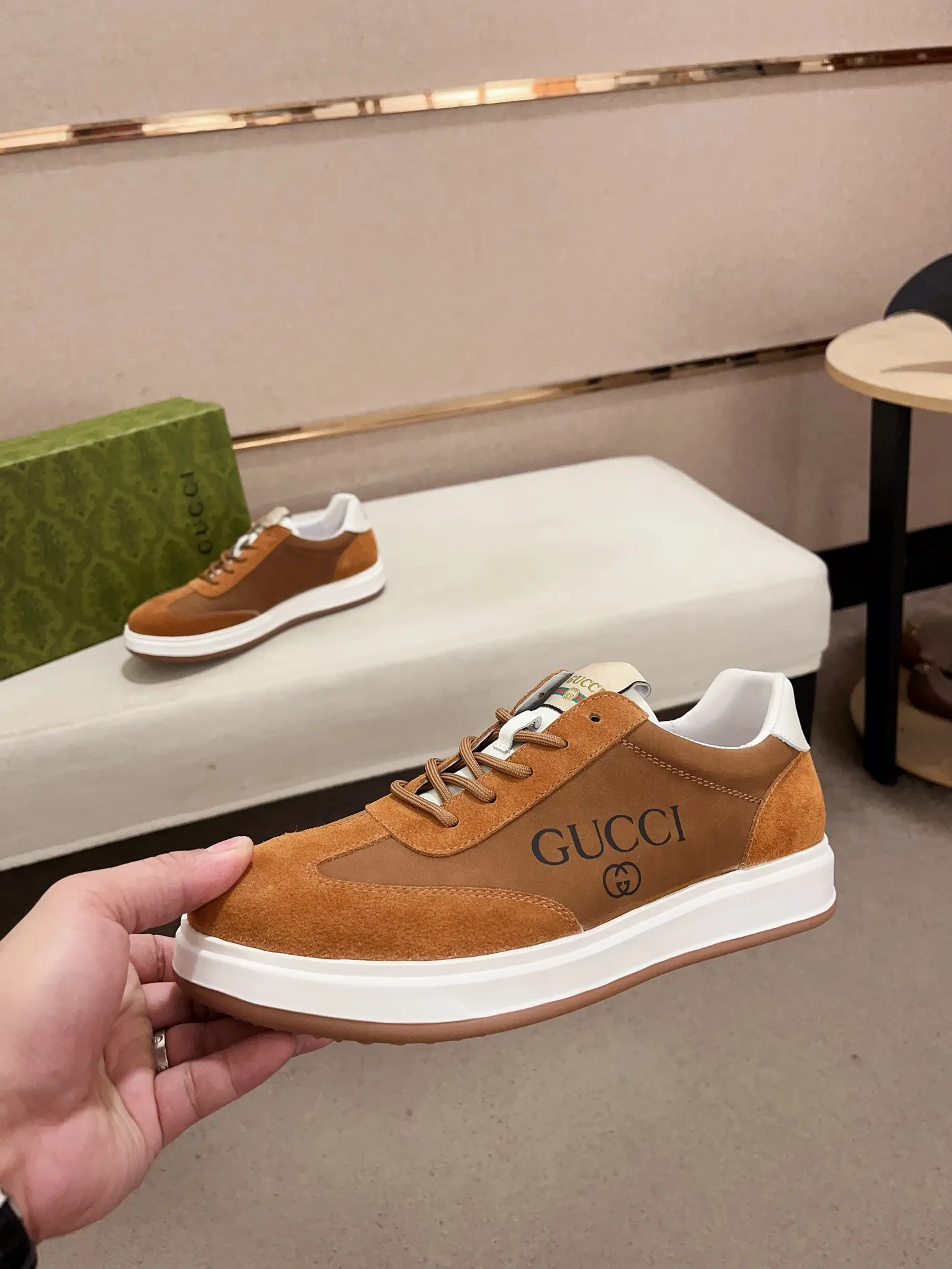 Men's shoes 💰 462 💰 High-quality new GUCCI counters are launched simultaneously. The new men's shoes, 😘fabrics are selected from imported cowhide, and the lining is sheepskin lining. 👍🏿 High-end ☄️ air-cushion molded anti-slip rubber outsole, exquisite lines, simple and elegant, comfortable and high-end for leisure travel. Code number: 38 to 44 (45 can be customized and cannot be returned or exchanged)